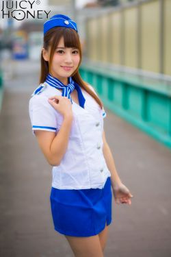 宝宝把腿抬起来靠墙上就不疼了