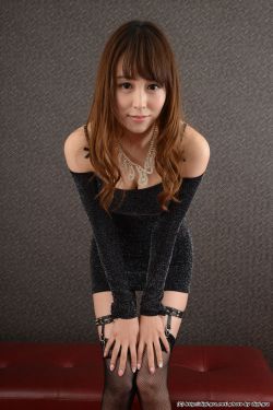 一件一件的剥掉她的衣服
